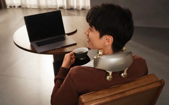 Máy Massage Cổ SKG - Trợ Thủ Đắc Lực Cho Người Đau Mỏi Vai Gáy